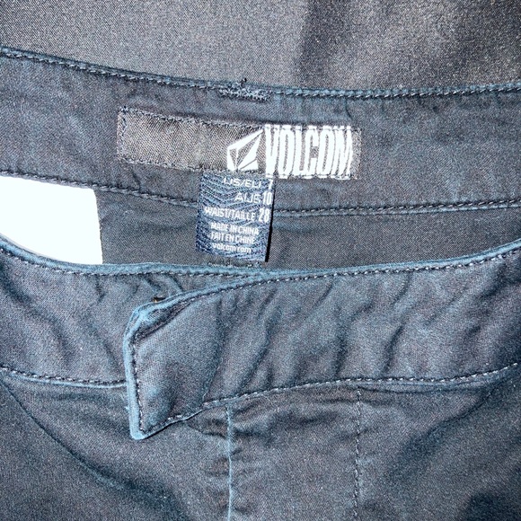 Black volcom shorts - Picture 3 of 3